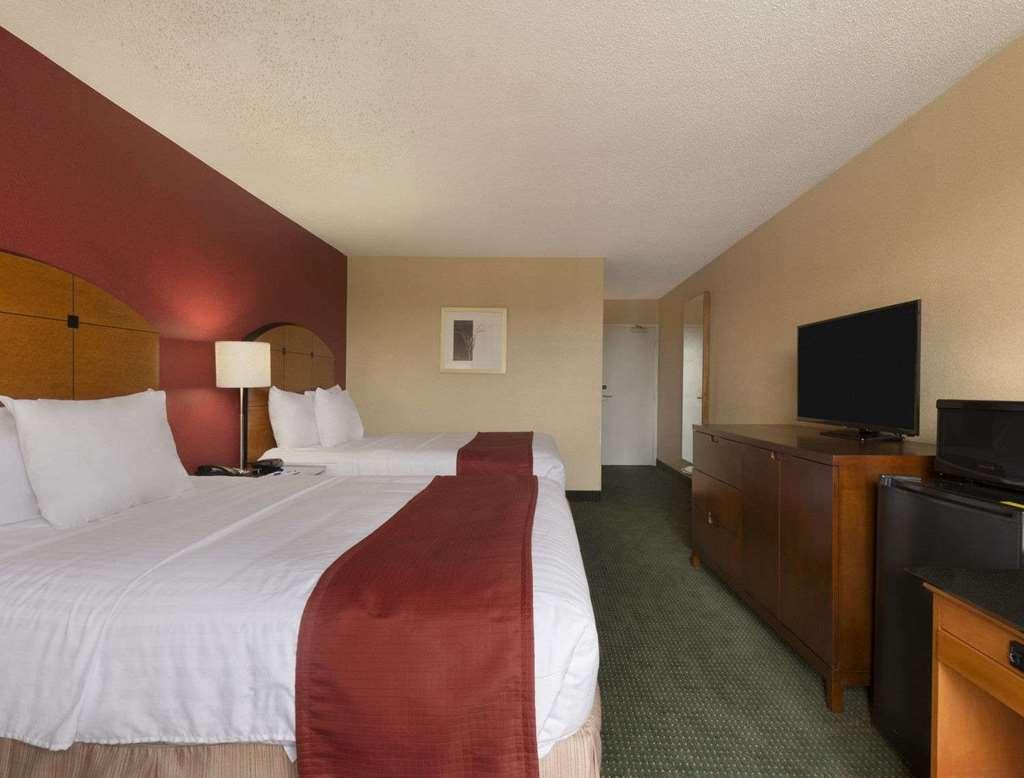 Baymont By Wyndham Salem Roanoke Area Hotel Room photo